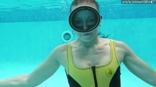 Minnie Continues make out in the Pool